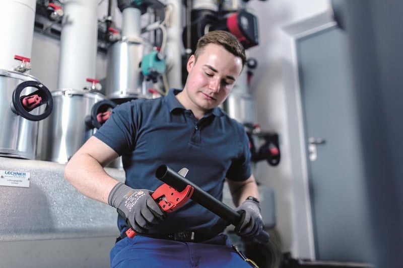 Rothenberger Rocut TC 42 Professional Plastic Pipe Cutter for PP, PE, PEX, PB & PVDF Pipes up to Ø 42mm - Image 2